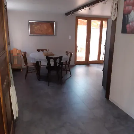 Le Holzwurm Casa de Férias